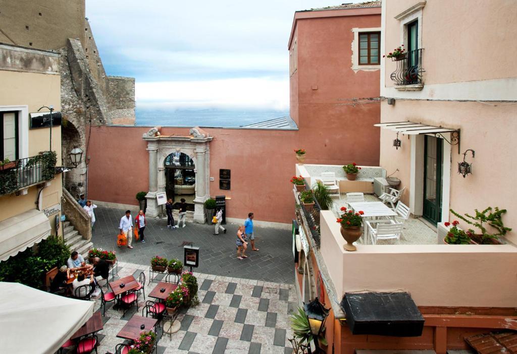Porta Di Mezzo Luxury Suites & Rooms Taormina Exterior photo