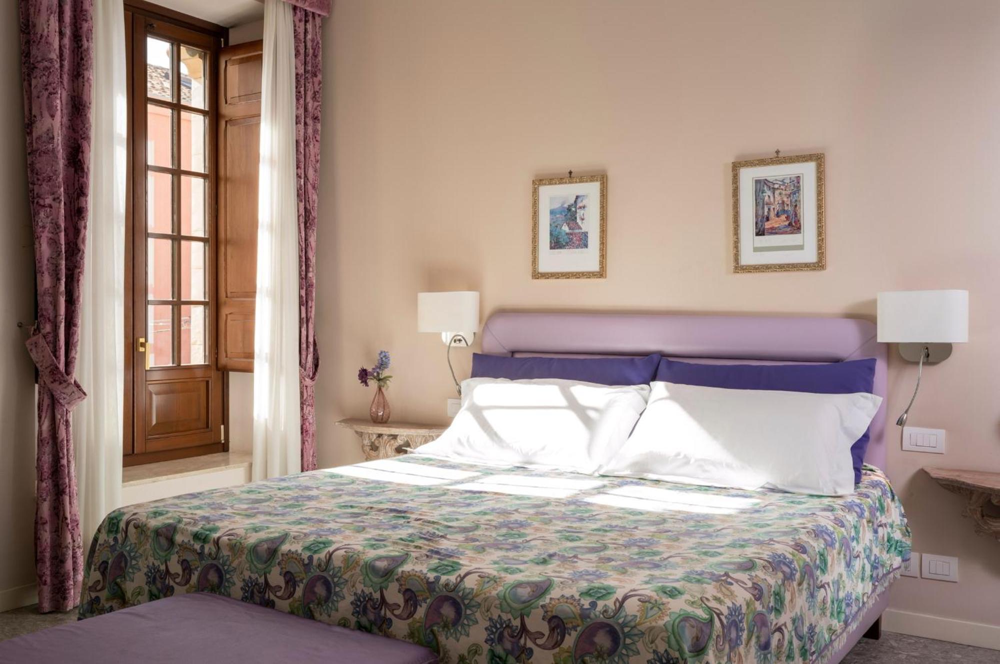 Porta Di Mezzo Luxury Suites & Rooms Taormina Exterior photo