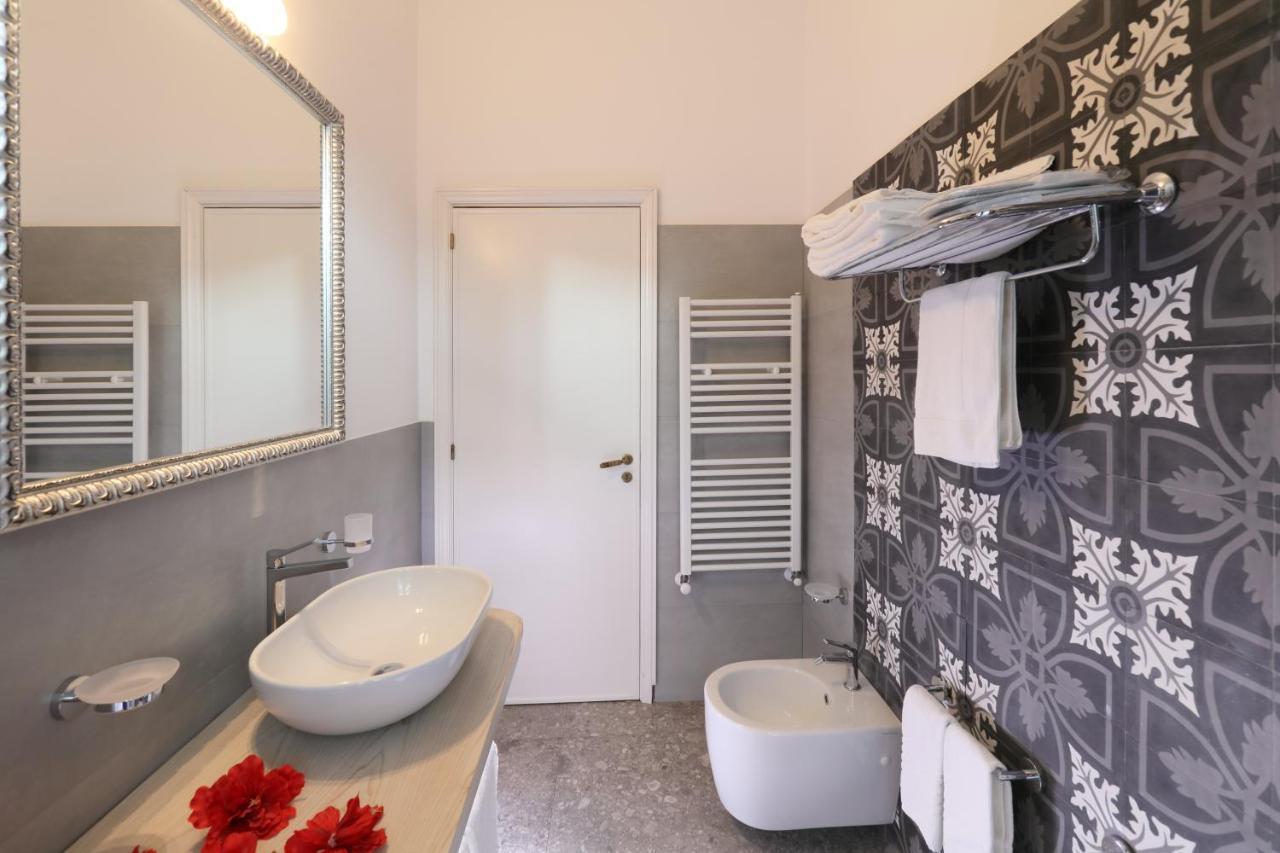 Porta Di Mezzo Luxury Suites & Rooms Taormina Exterior photo